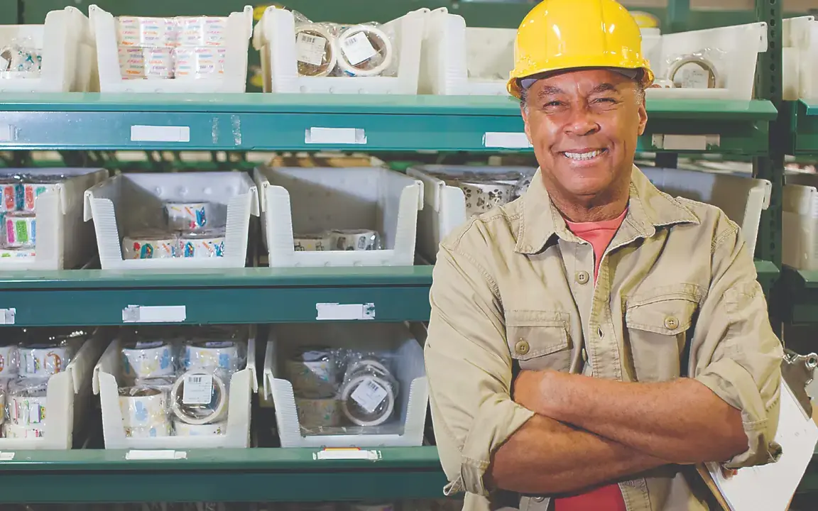 worker-wearing-construction-hat